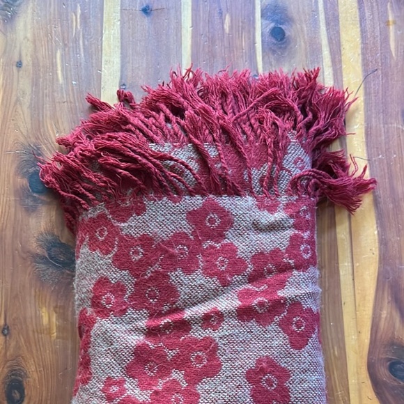 IKEA MYRULL Throw, red floral , 51"x67" - Picture 6 of 12